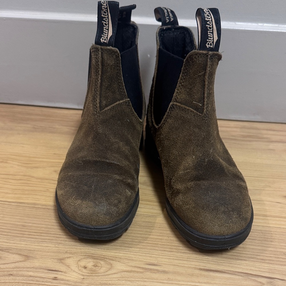 Blundstone Dark Brown Suede Chelsea Boots